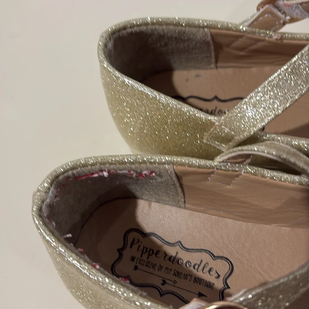 Pipperdoodles by Pip Squeak’s Boutique Sparkly Gold Bow Shoes